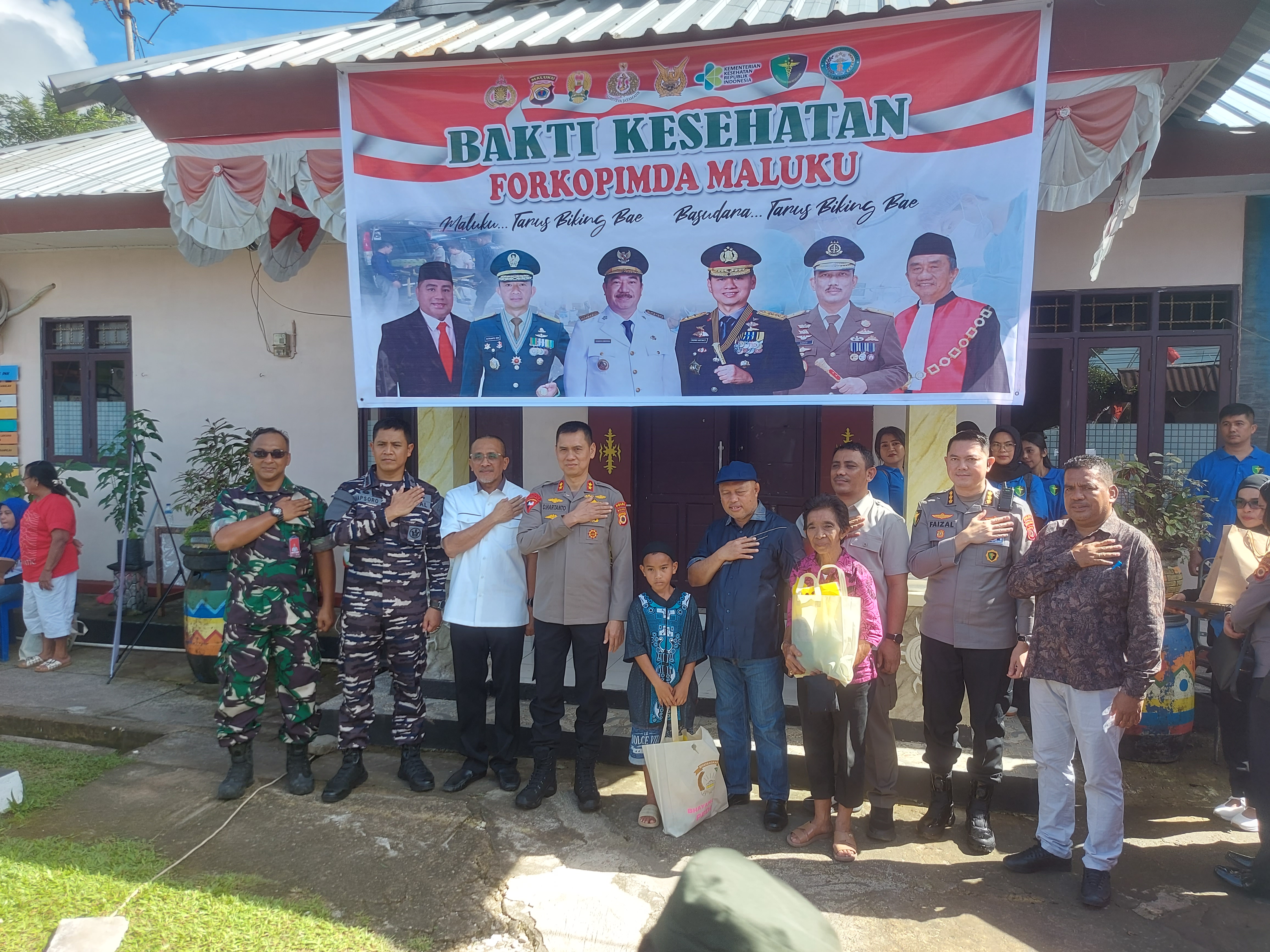 Bakti Kesehatan oleh Polda Maluku kepada Warga desa Hunuth/Durian Patah